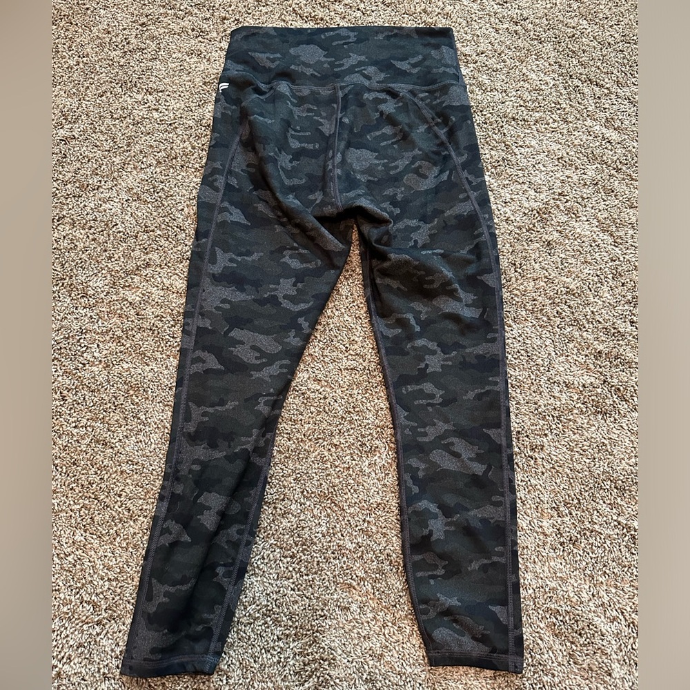 Power Hold made by Fabletics, black/gray camouflage print, no tags, measures S/M - Picture 3 of 6